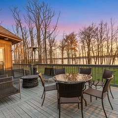 5BR Riverfront Home  - Private Nature Retreat