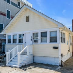 6BR Beach Block Home in Seaside Heights
