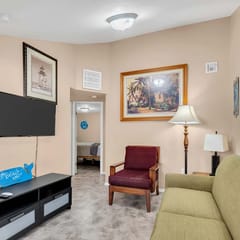 Cozy 2BR Steps from the Beach