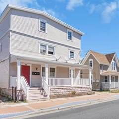 Newly Renovated - Pet OK - 2BR Steps to Beach