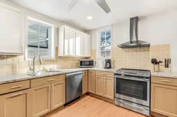 Spacious 4BR Duplex · 5 Blks 2 Beach · Badges Incl