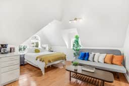Spacious 4BR Duplex · 5 Blks 2 Beach · Badges Incl