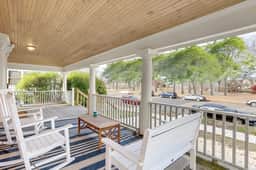 Spacious 4BR Duplex · 5 Blks 2 Beach · Badges Incl
