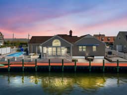 4BR Family Waterfront with Pool - Private Dock