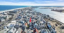 4BR Luxury Family Home - Beach Block - Parking