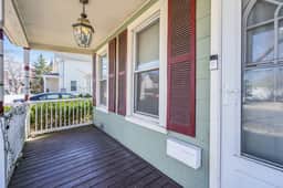 Red Bank Cottage · 1 Block to Train · Downtown