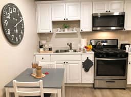 Unit 4 - 3 Houses to Beach - 2 BR Apartment - Image 3