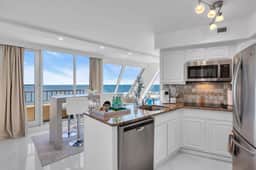 Avalon - 5 Bedroom Family Home with Pool - Image 2
