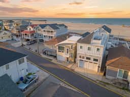 Steps to the Sand - 4 BR - Ocean Views - Rooftop - Image 4