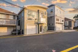 Steps to the Sand - 4 BR - Ocean Views - Rooftop - Image 5