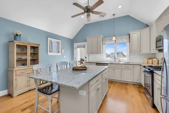 * Beautiful 1BR Apt at the Beach in Sea Bright * - Image 1