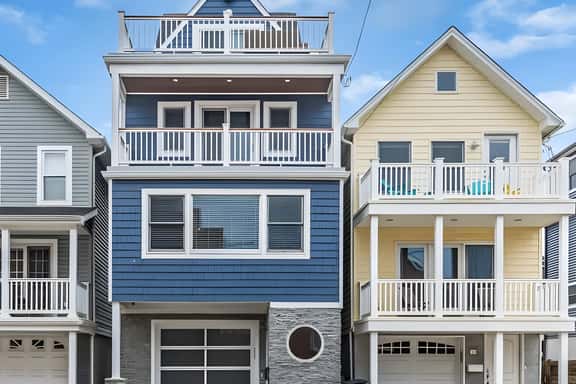 Amazing 4BR Family Home - Beach Block - Game Room - Image 1
