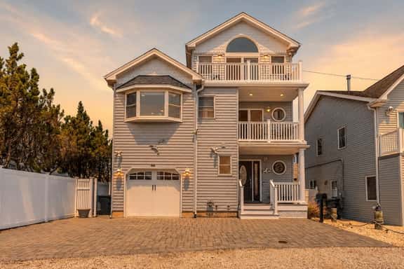 Ortley Ocean Block Home: Private Beach & Air - Image 1