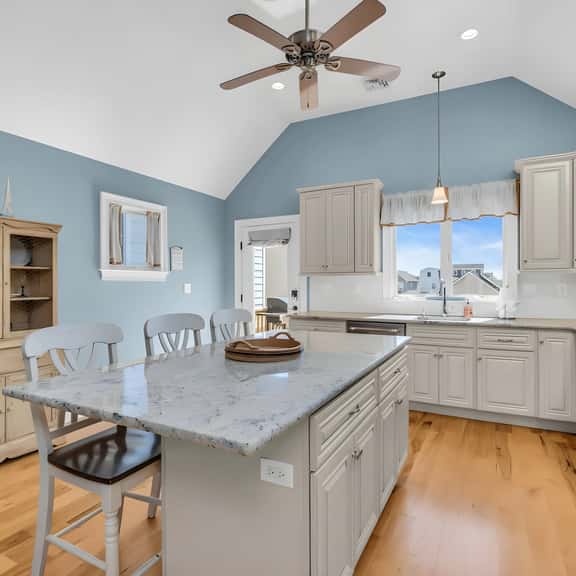* Beautiful 1BR Apt at the Beach in Sea Bright * - Image 1
