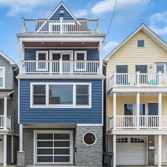 Amazing 4BR Family Home - Beach Block - Game Room - Image 1