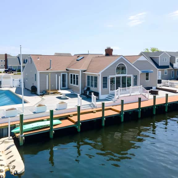Waterfront Retreat: Pool, Private Dock, Pets - Image 1