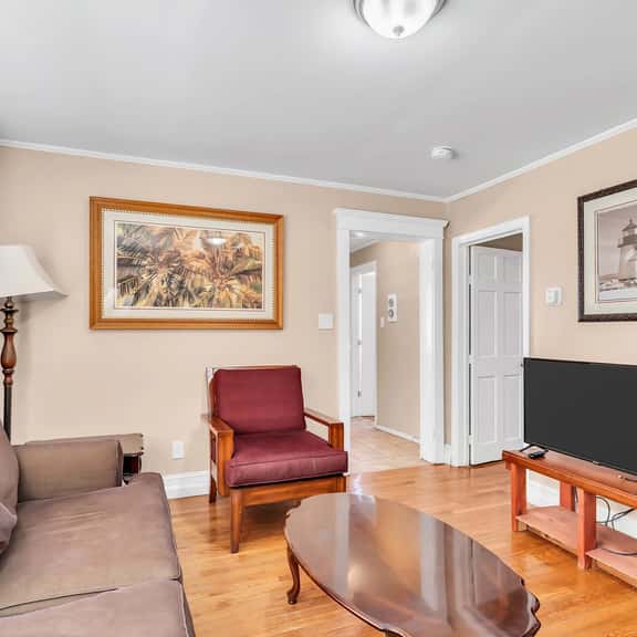 3BR Beach Cottage Near the Boardwalk - Image 1