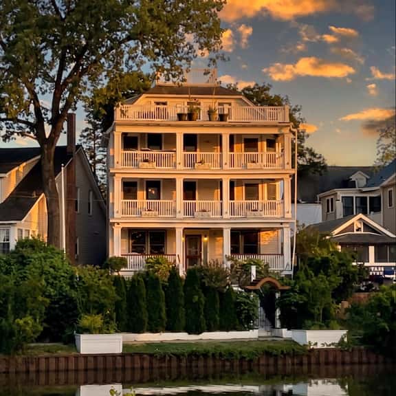 6BR Entire Lakefront Historic Home -Walk to Asbury - Image 1