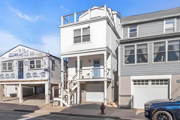 3BR -   Beach Block - Rooftop Deck - Ocean View!