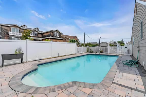 4BR Family Waterfront with Pool - Private Dock