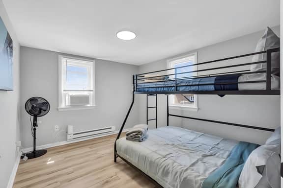 Wildwood Waves - 2BR Apt - Steps from Beach