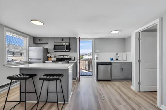 Wildwood Waves - 2BR Apt - Steps from Beach