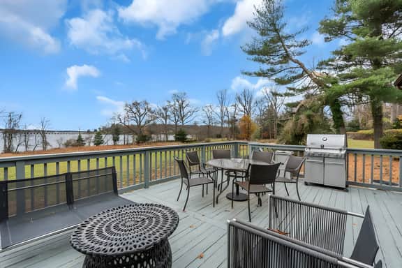 5BR Riverfront Home  - Private Nature Retreat