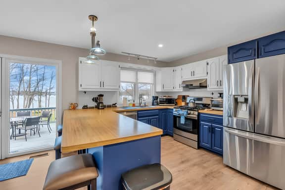 5BR Riverfront Home  - Private Nature Retreat