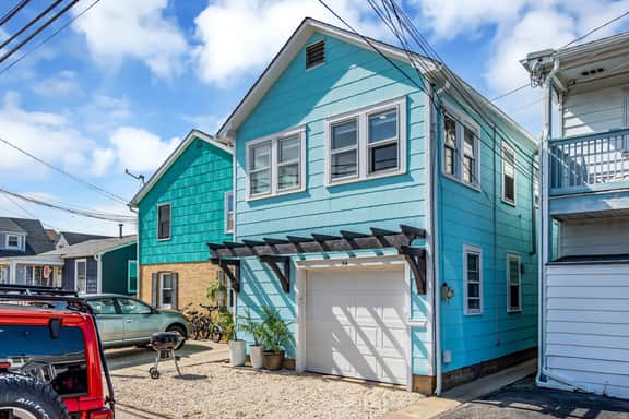2BR 2Bath Beach block surf cottage