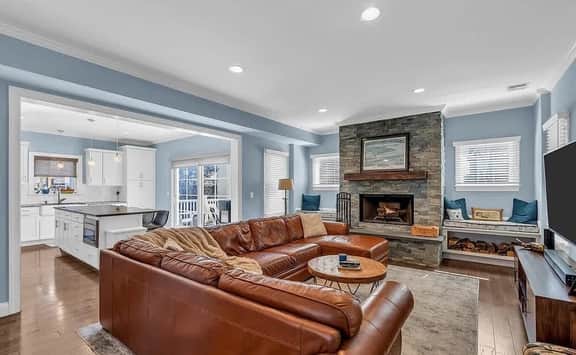 4BR Luxury Family Home - Beach Block - Parking