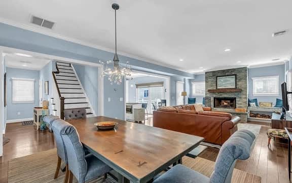 4BR Luxury Family Home - Beach Block - Parking