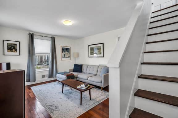 Red Bank Cottage · 1 Block to Train · Downtown
