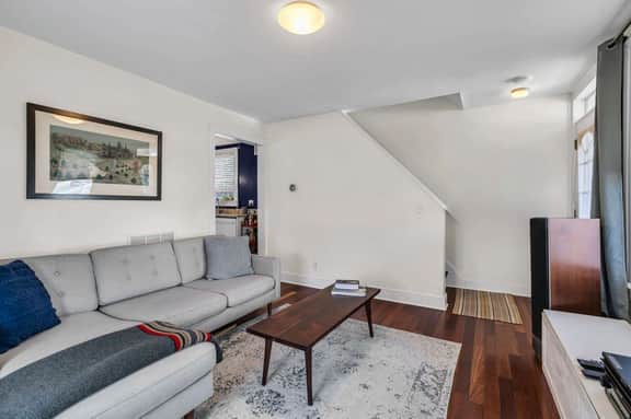 Red Bank Cottage · 1 Block to Train · Downtown