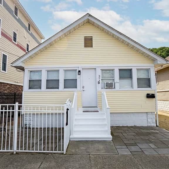 3br half a block from the beach