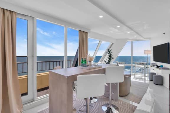 Beachfront Penthouse • Boardwalk & Ocean Views