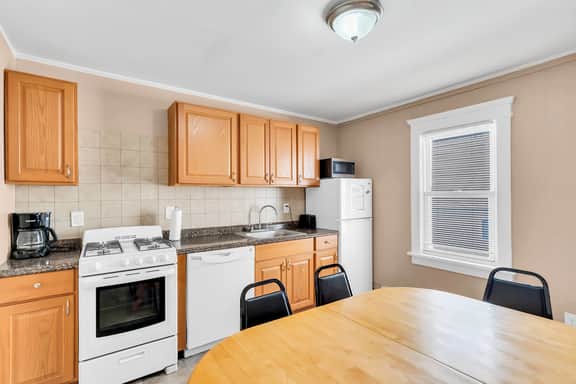 6BR Beach Block Home in Seaside Heights - Image 3