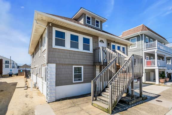 8 bedroom, 3 full bath, Ocean Block