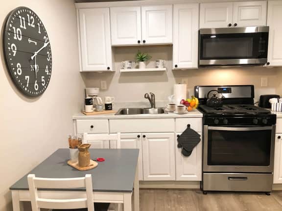 Unit 4 - 3 Houses to Beach - 2 BR Apartment - Image 3