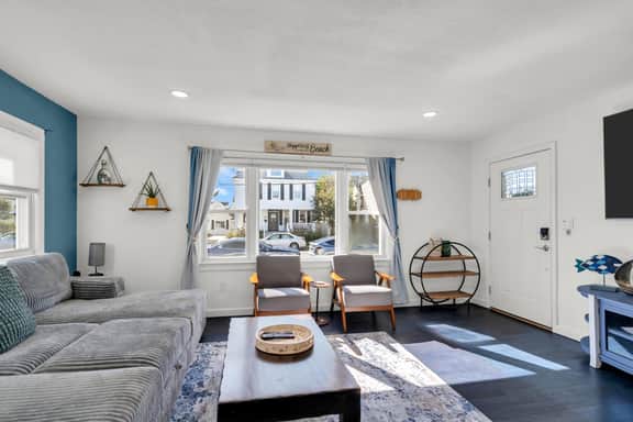 Steps to Beach - Hot Tub - Driveway Parking - 2BR - Image 3