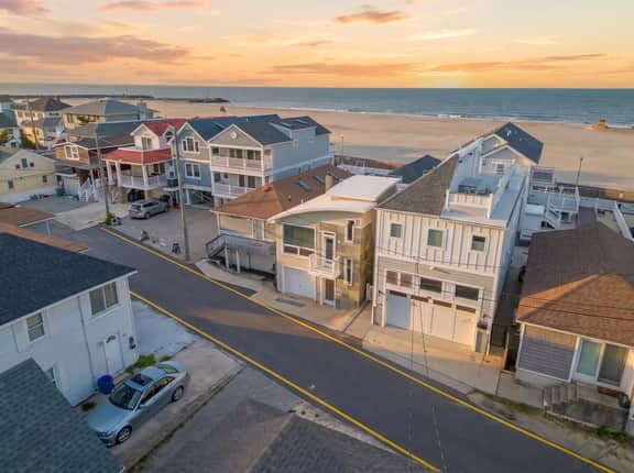 Steps to the Sand - 4 BR - Ocean Views - Rooftop - Image 4