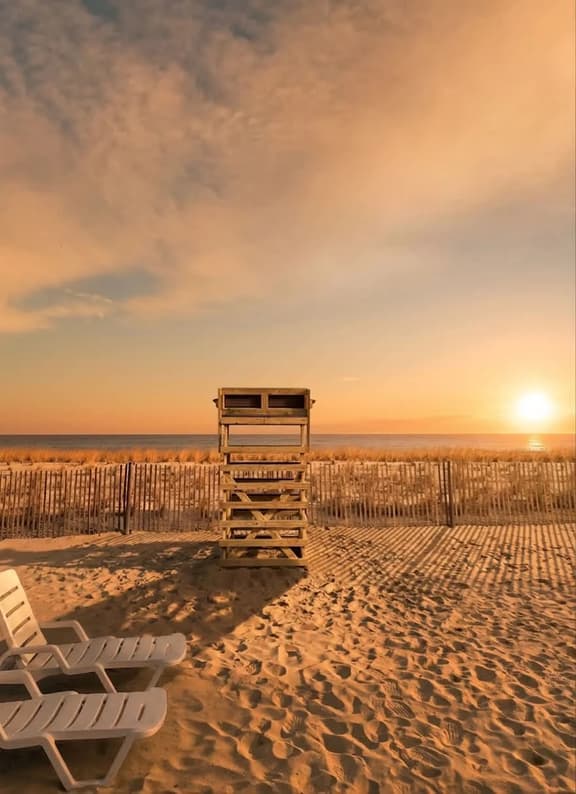 Lavallette Beachfront · Hot Tub on Beach- Sleeps 8