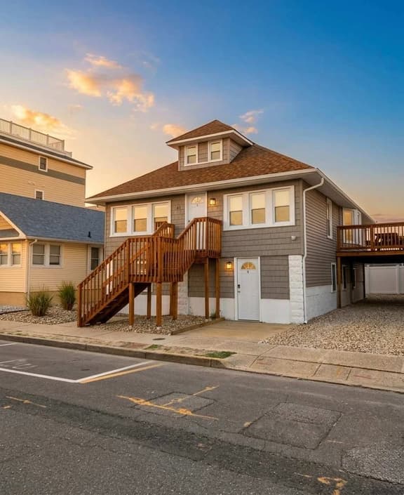 8 bedroom, 3 full bath, Ocean Block