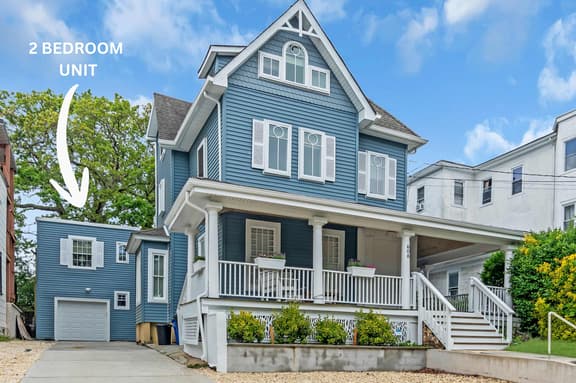 2BR Guest House - Sleeps 6 - Walk to Beach & Fun